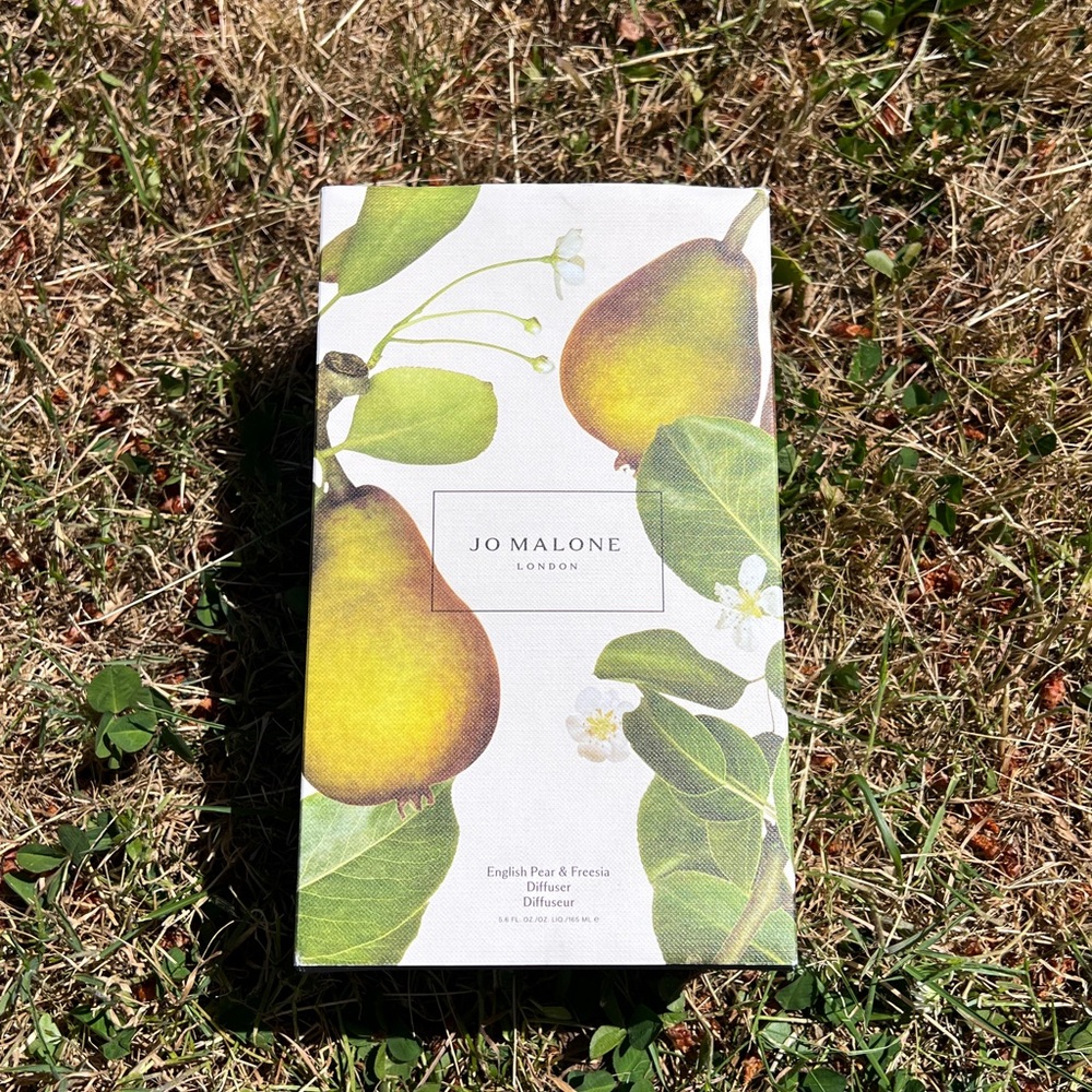 Jo Malone Pear & Leaf Gift Box — Yellow and Green Artwork